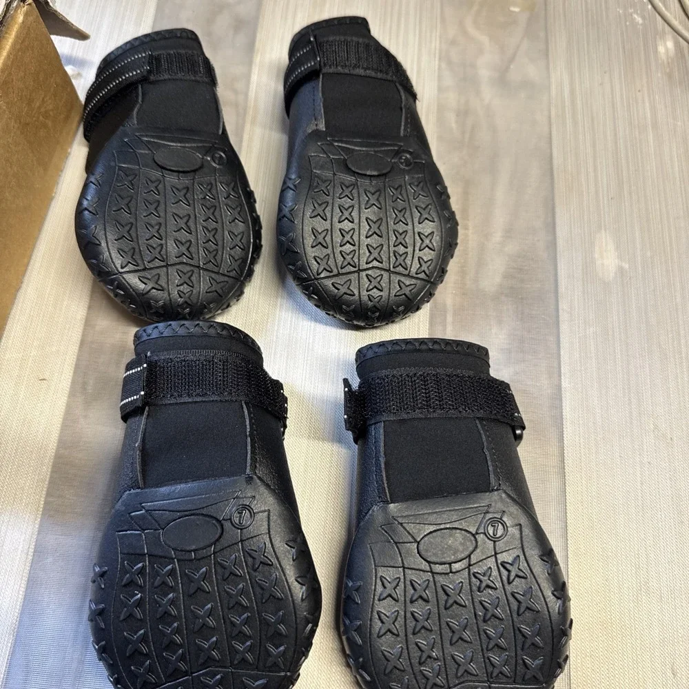 Versa Vine Dog Shoes Size XL Waterproof Anti Slip Pet Boots Black Set of 4‎
